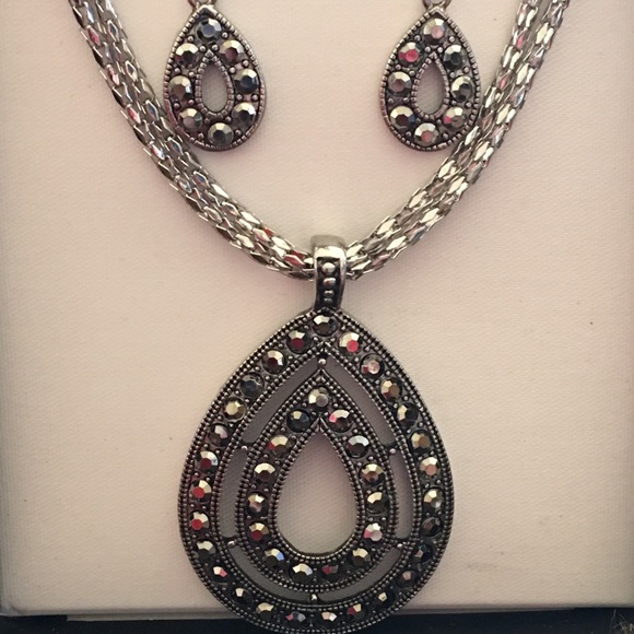 East 5th silver with chrome gem jewelry boxed set - Picture 3 of 10